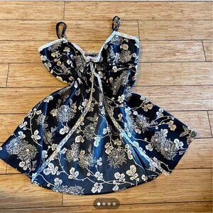 Victoria's Secret Babydoll Open Tie Front Cami Lingerie Top Size M Black Gold